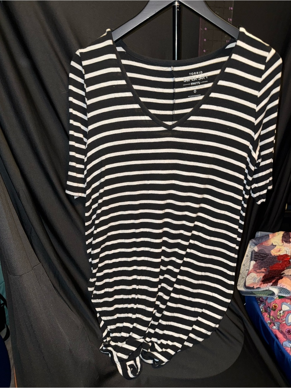 Torrid Black & White Striped V-Neck Top super soft knits quarter sleeve size 0